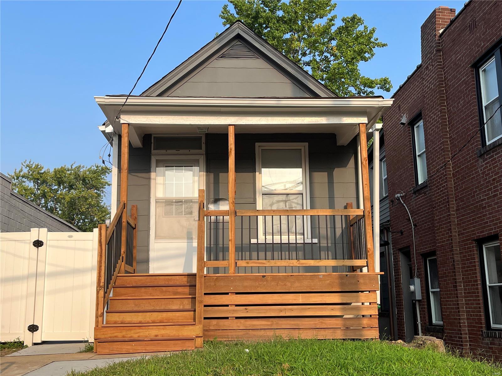 2525 S Big Bend Boulevard