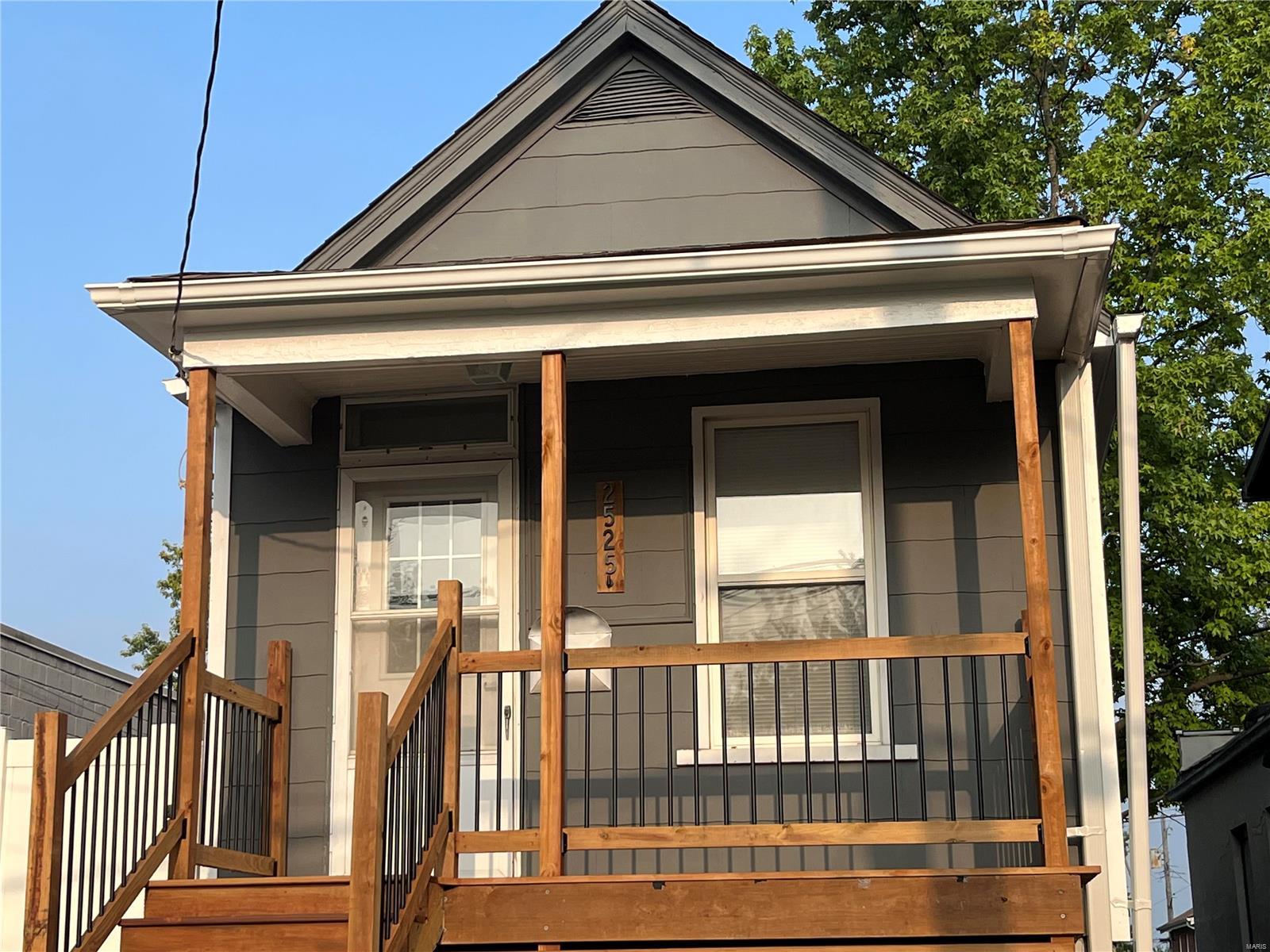 2525 S Big Bend Boulevard