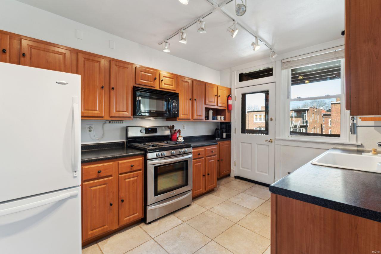 6317 Southwood Avenue Unit: 2W