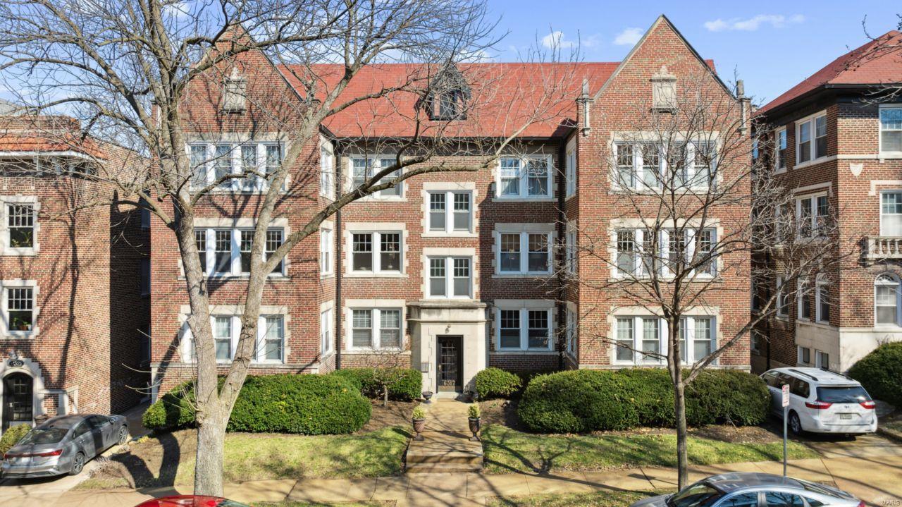 6317 Southwood Avenue Unit: 2W