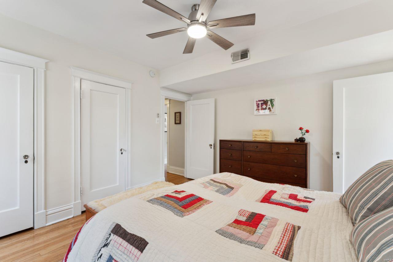 6317 Southwood Avenue Unit: 2W
