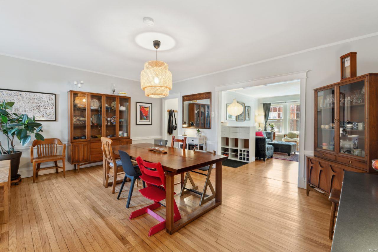 6317 Southwood Avenue Unit: 2W
