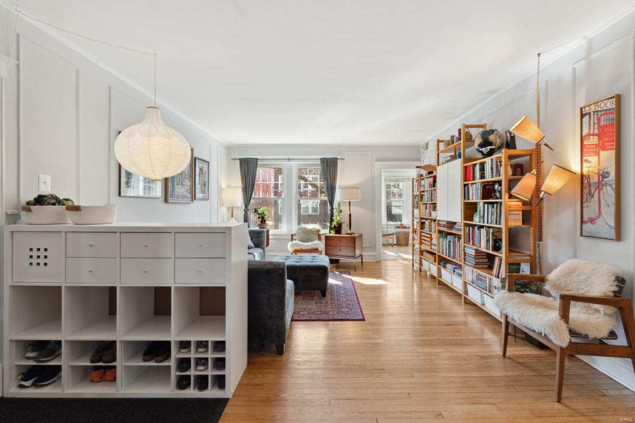 6317 Southwood Avenue Unit: 2W