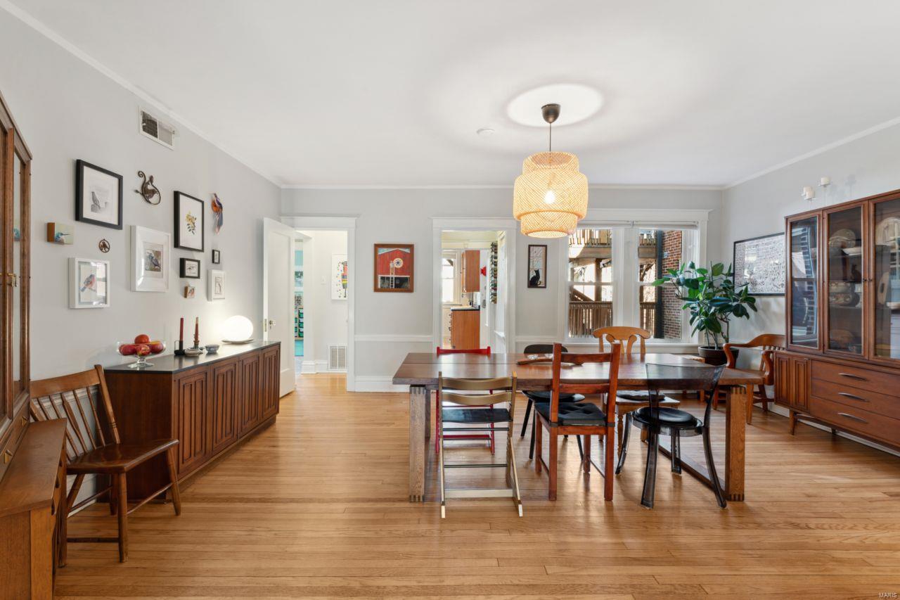 6317 Southwood Avenue Unit: 2W