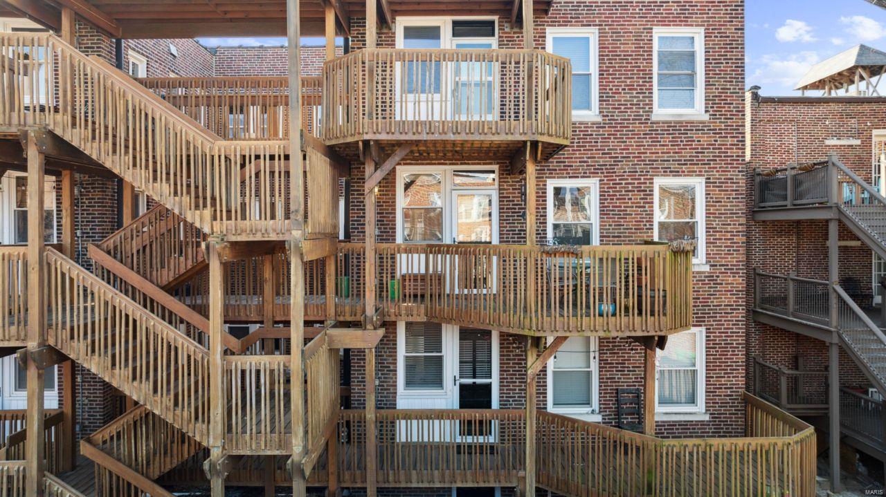 6317 Southwood Avenue Unit: 2W