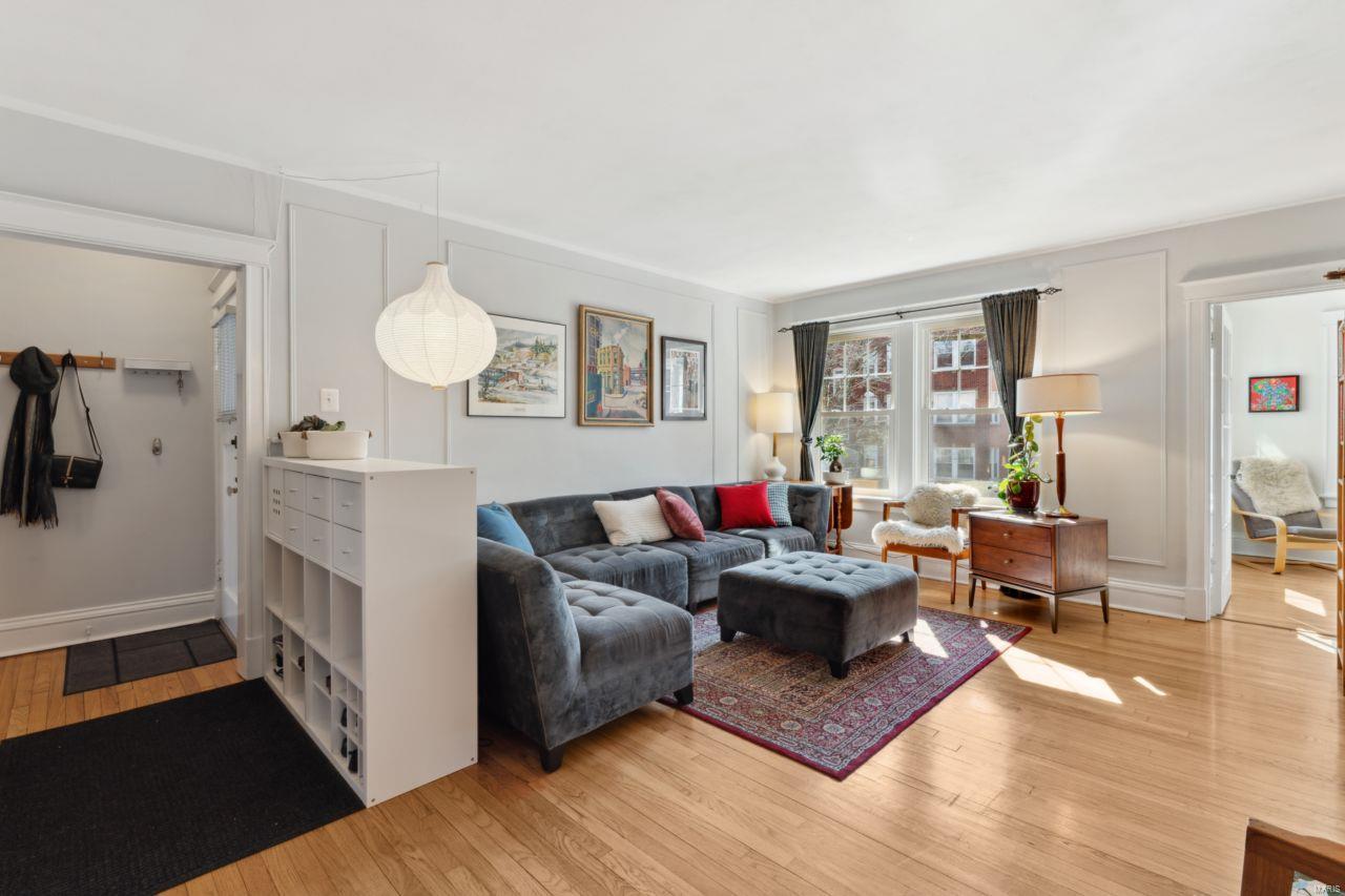 6317 Southwood Avenue Unit: 2W