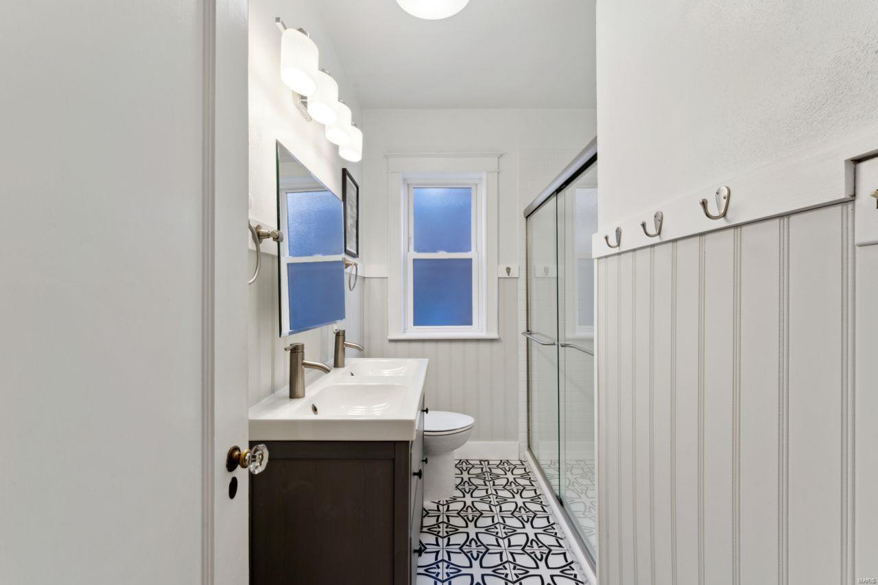 6317 Southwood Avenue Unit: 2W