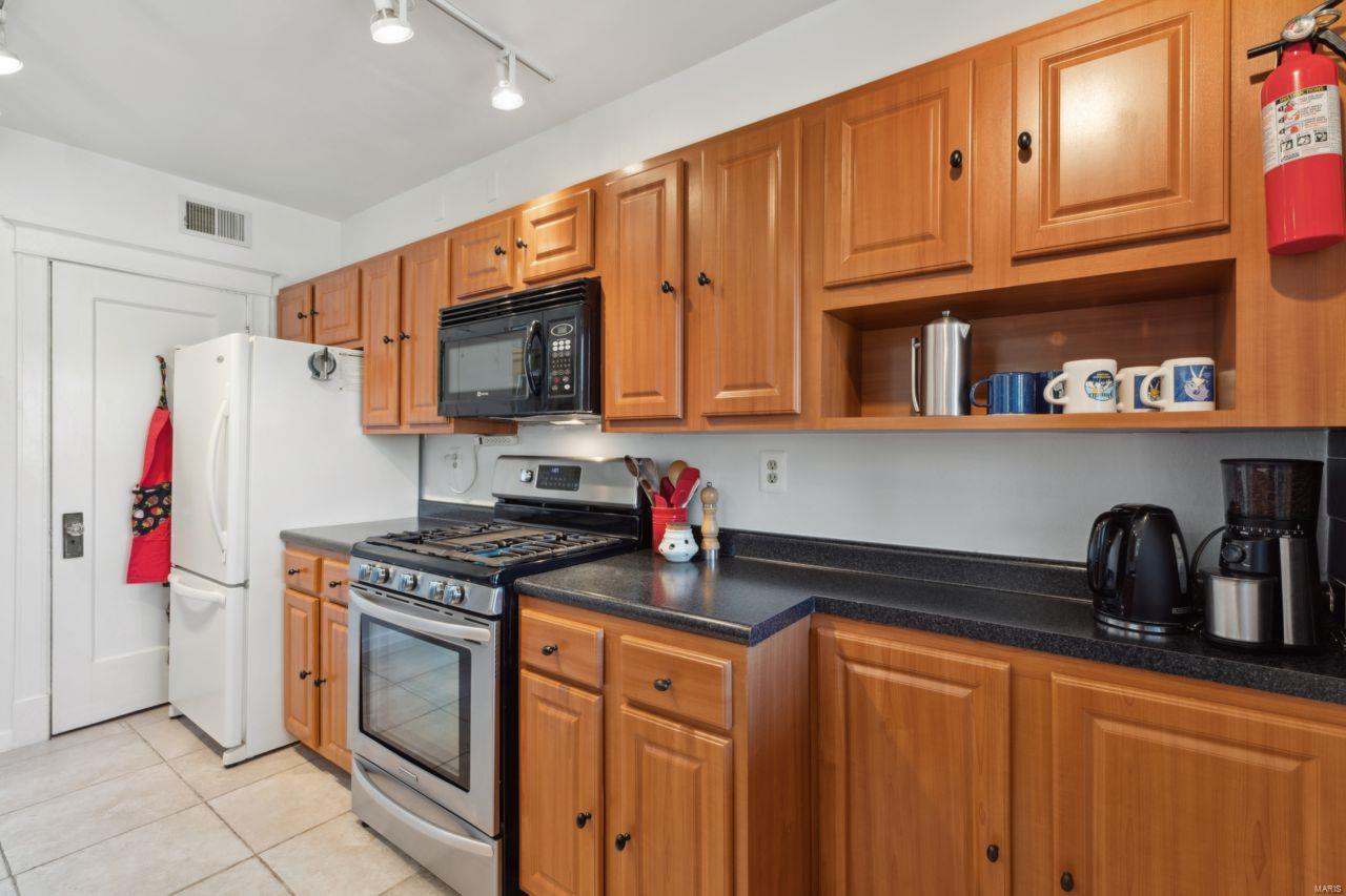 6317 Southwood Avenue Unit: 2W