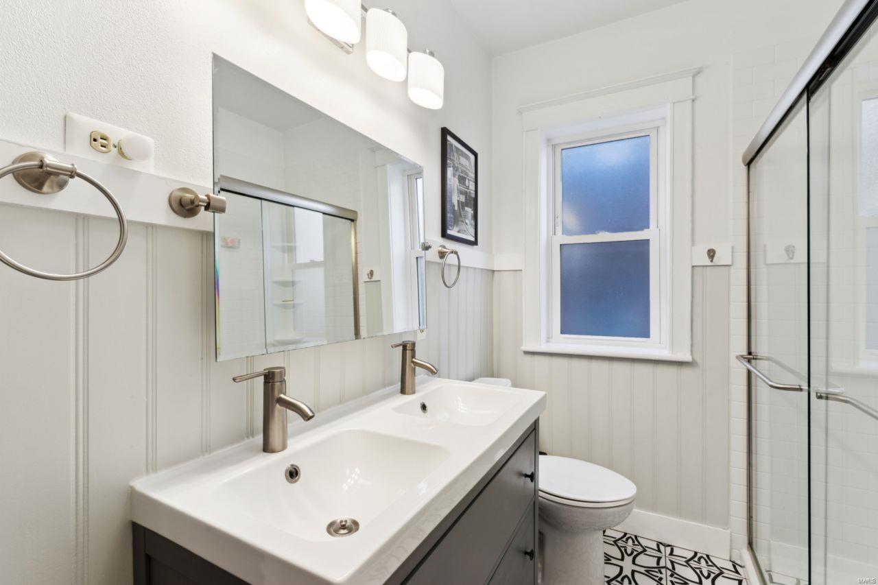 6317 Southwood Avenue Unit: 2W