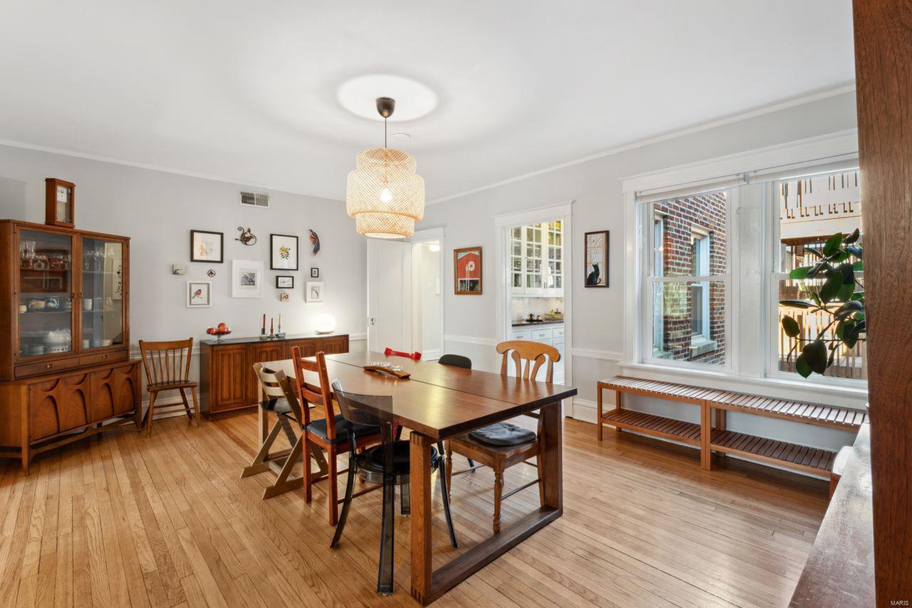 6317 Southwood Avenue Unit: 2W