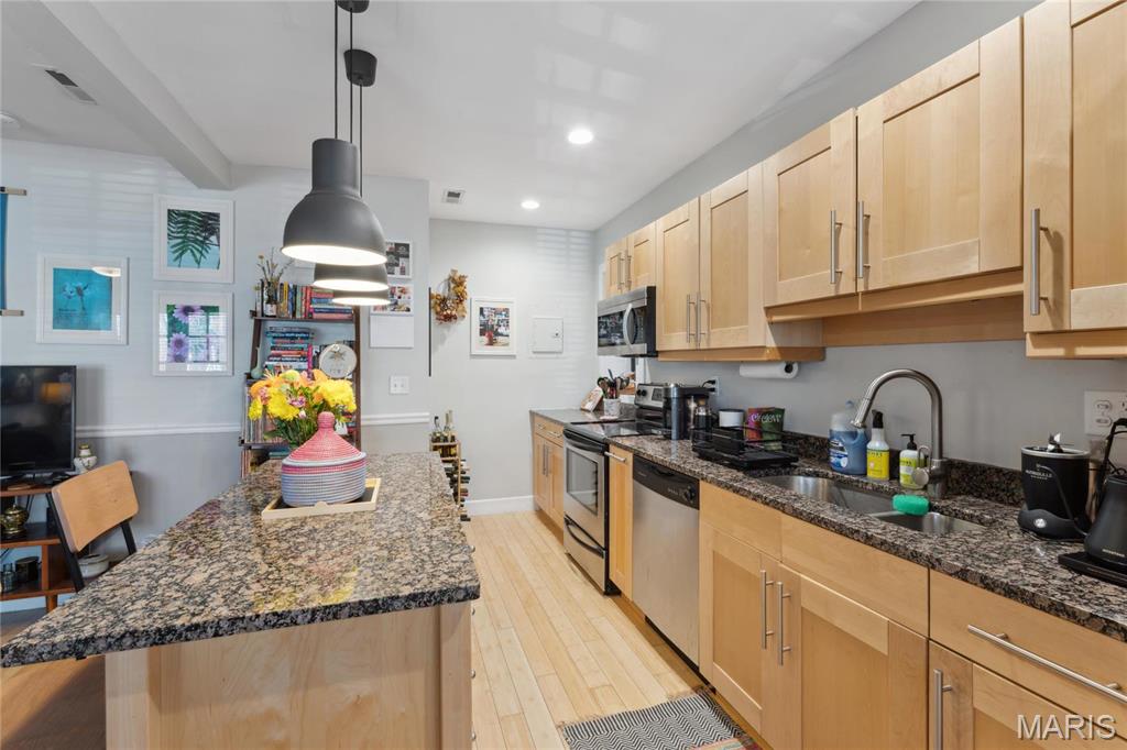 4228 Mcpherson Avenue Unit: 112