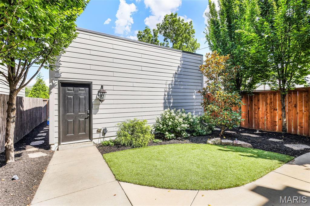 1218 Dolman Street