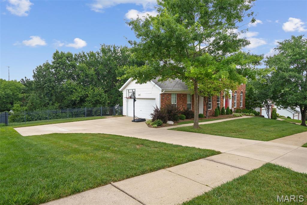 415 Lynwood Forest Drive
