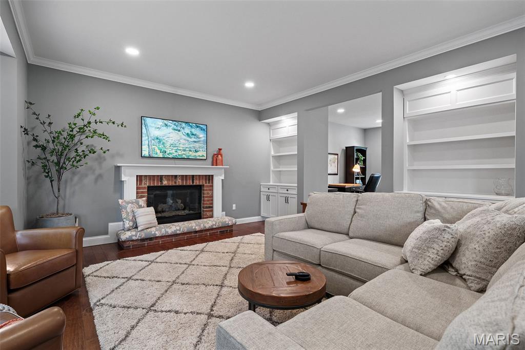 415 Lynwood Forest Drive