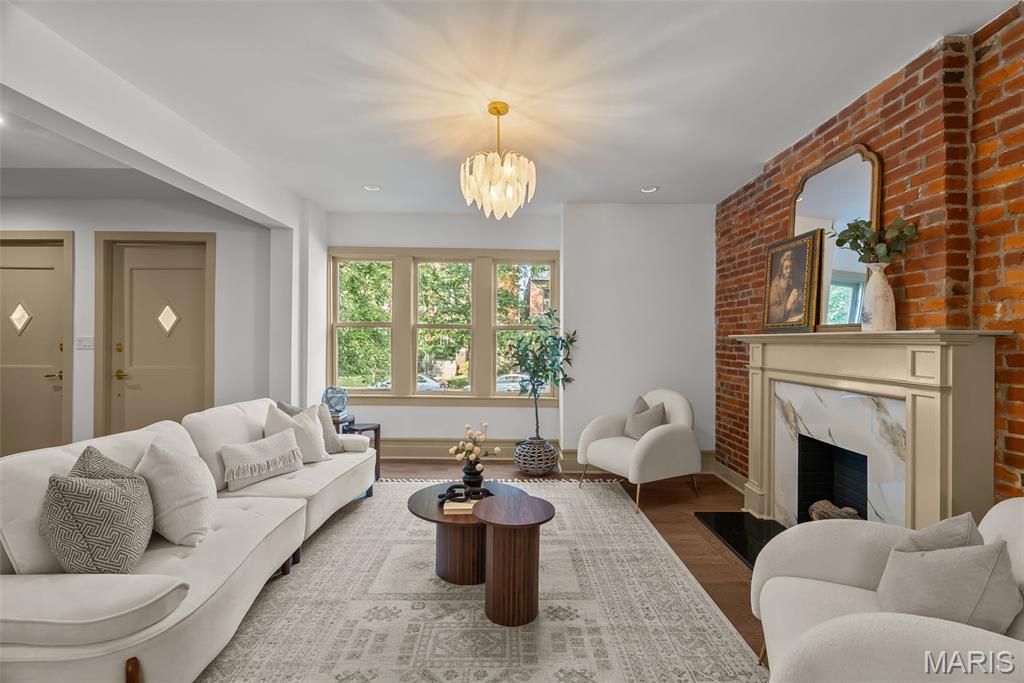 4038 Botanical Avenue