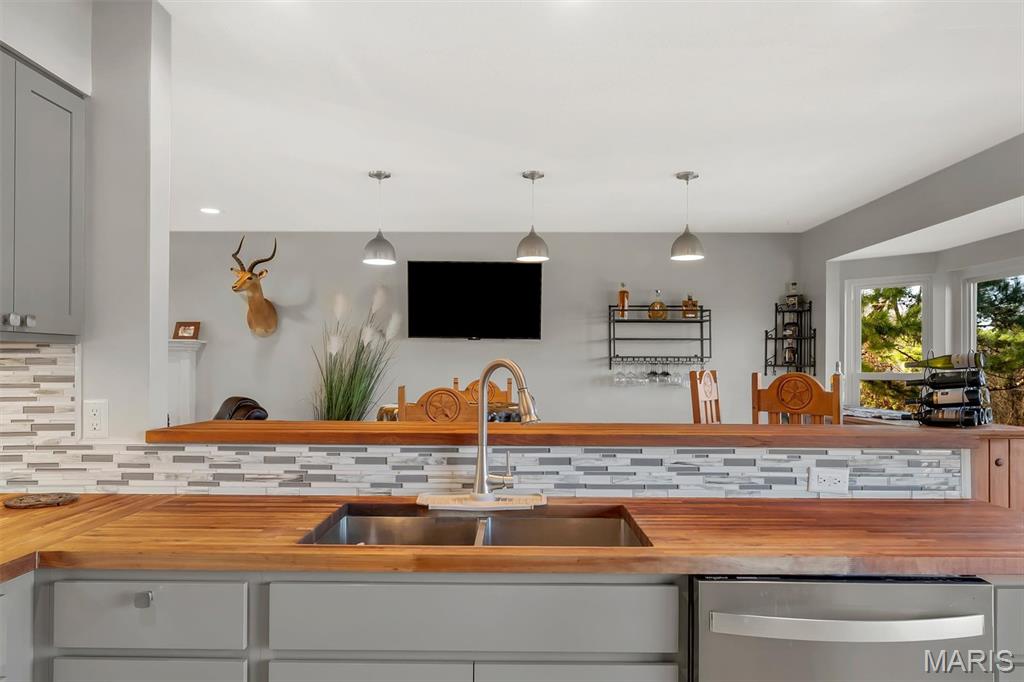 5051 Lancelot Lane