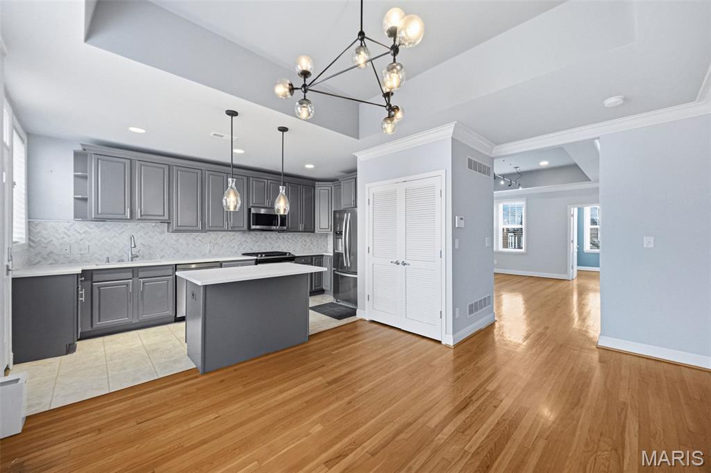 6312 Southwood Avenue Unit: 3E
