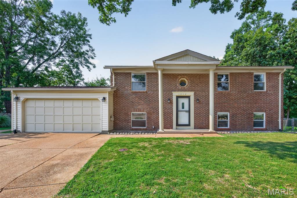 1312 Twin Trails Court