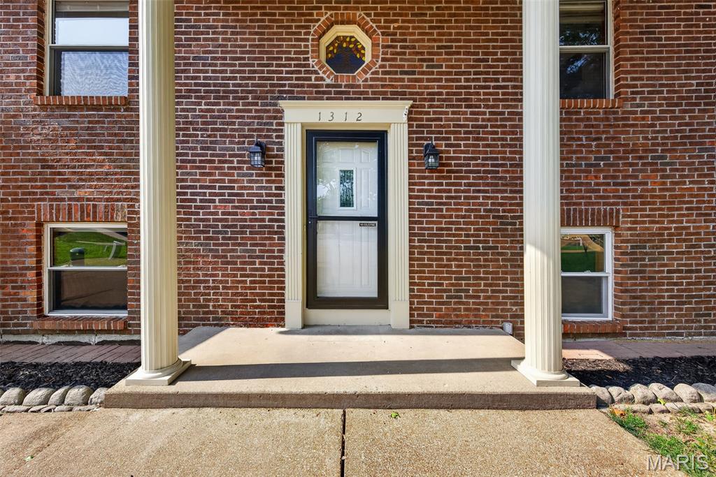 1312 Twin Trails Court