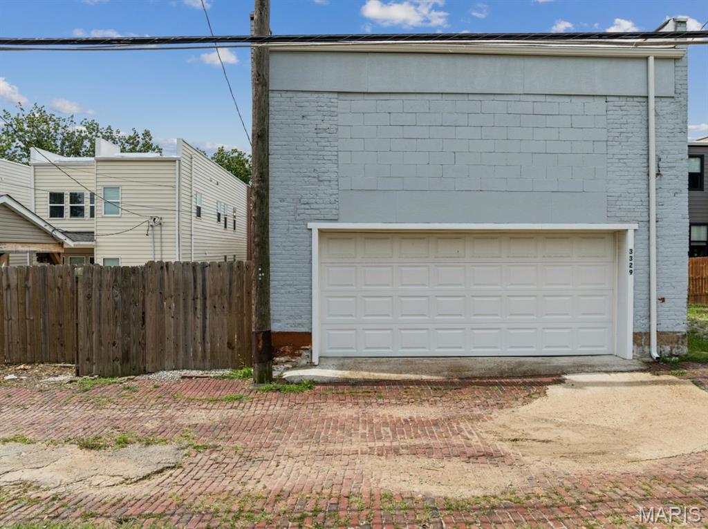 3329 Vista Avenue