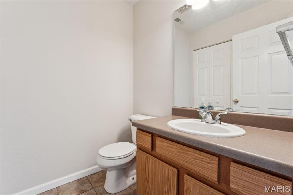 5372 Lakewood Terrace