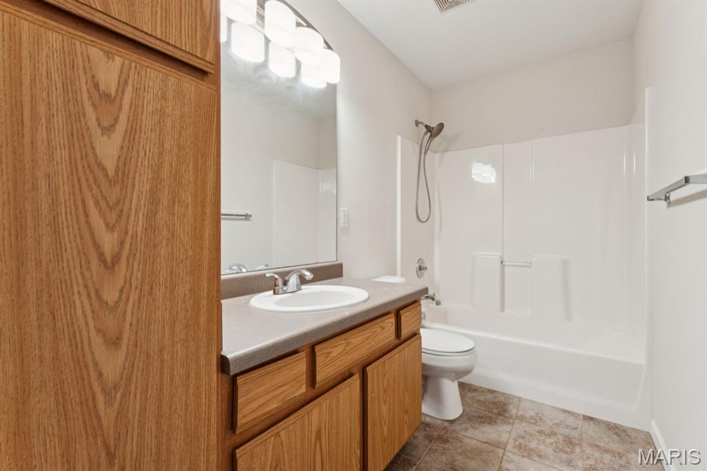 5372 Lakewood Terrace