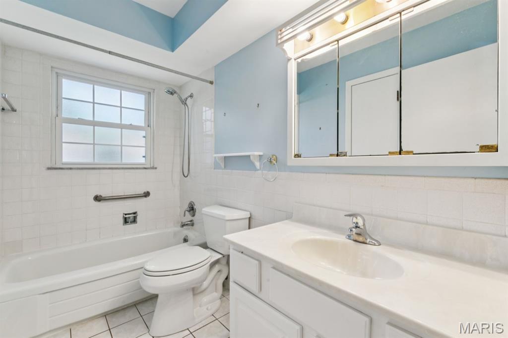 624 Candleberry Court Unit: B