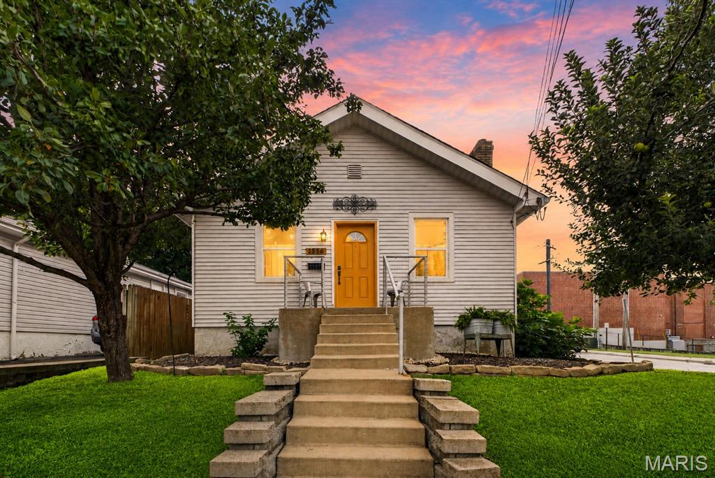 2556 Oakland Avenue