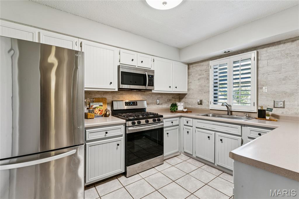 2700 Brookridge Lane