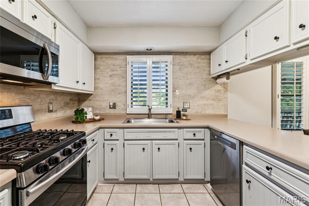 2700 Brookridge Lane