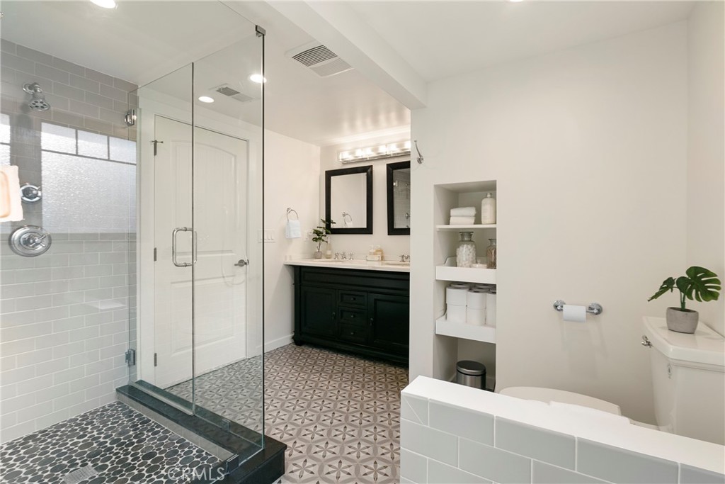 2436 N Altadena Drive