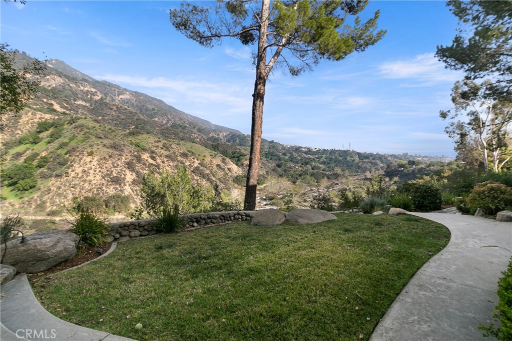 2436 N Altadena Drive