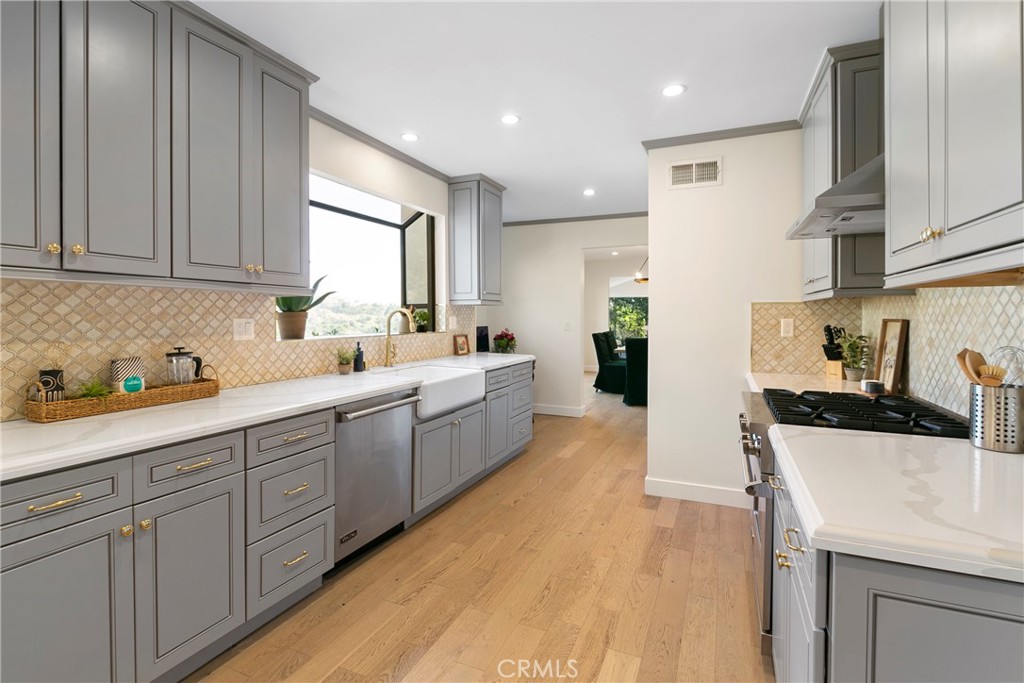 2436 N Altadena Drive