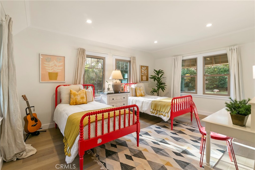 2436 N Altadena Drive