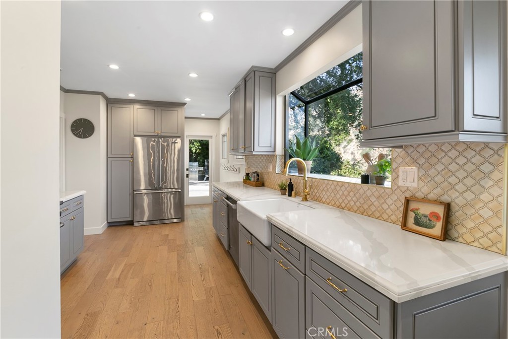 2436 N Altadena Drive