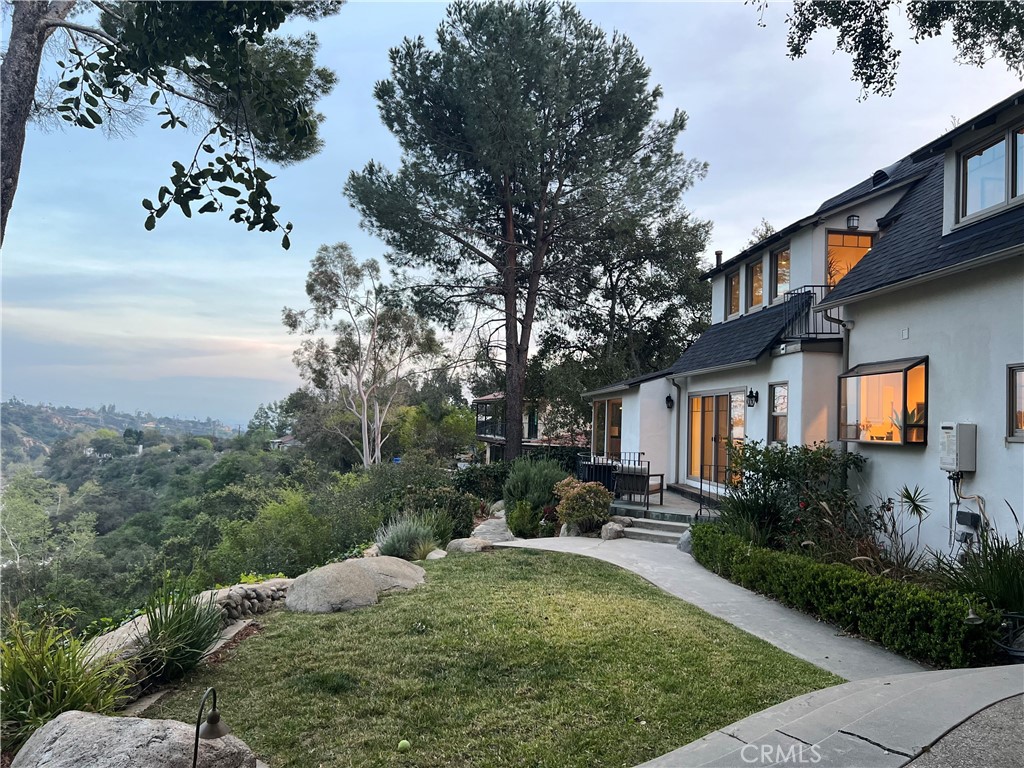 2436 N Altadena Drive