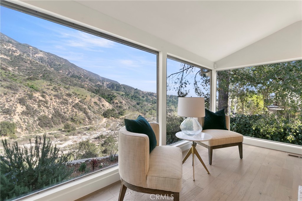 2436 N Altadena Drive