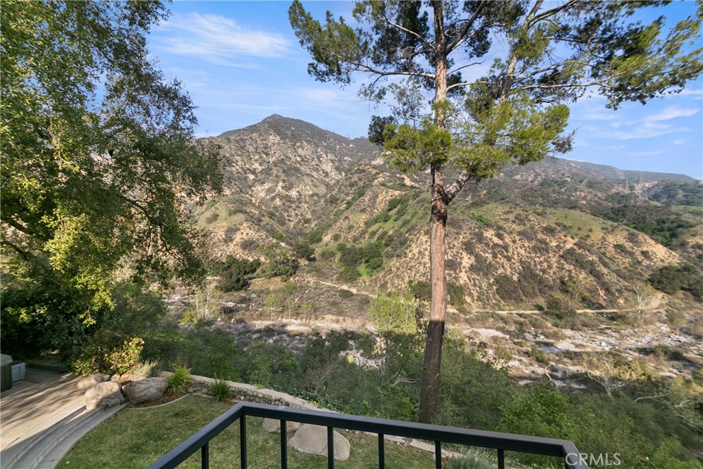 2436 N Altadena Drive