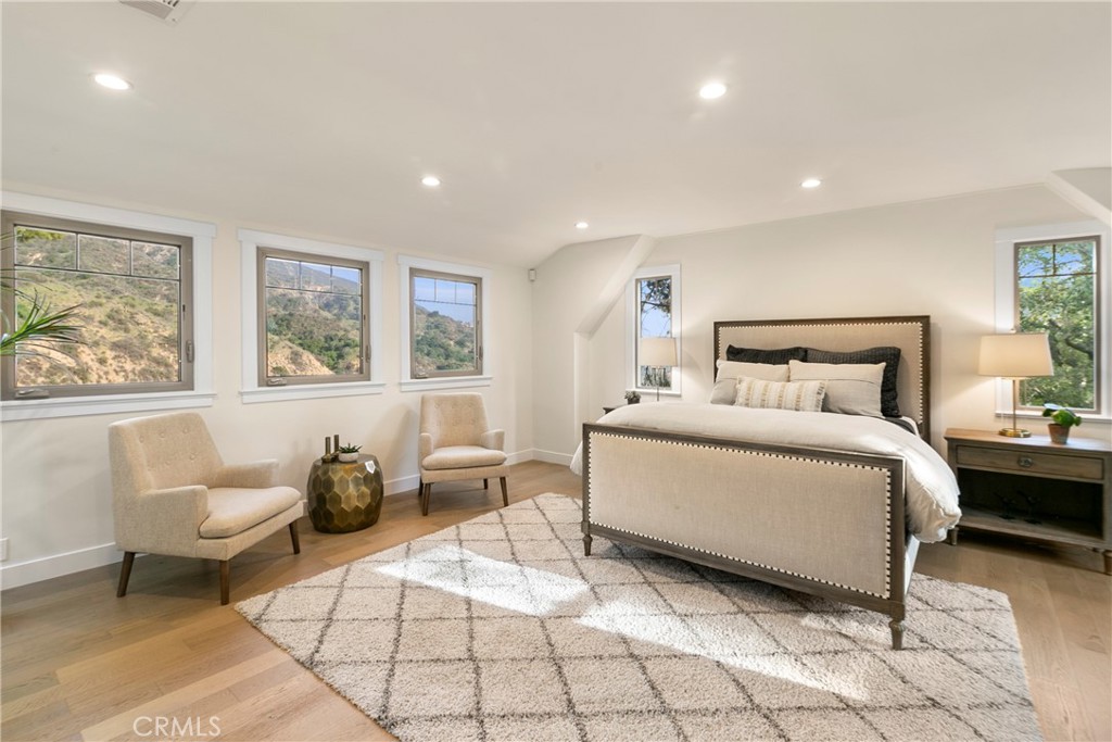 2436 N Altadena Drive