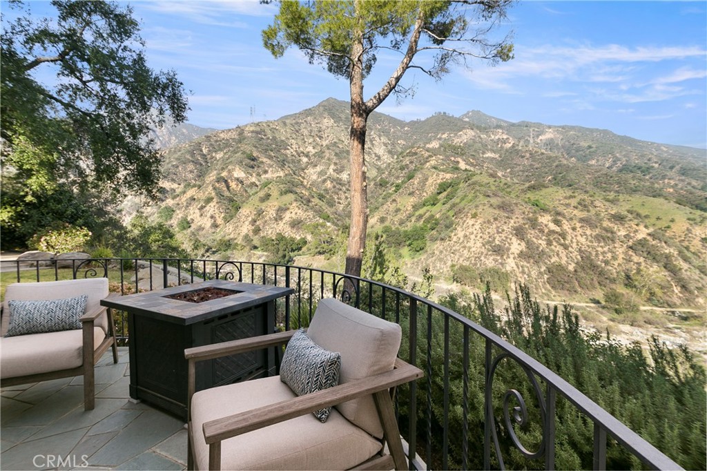 2436 N Altadena Drive