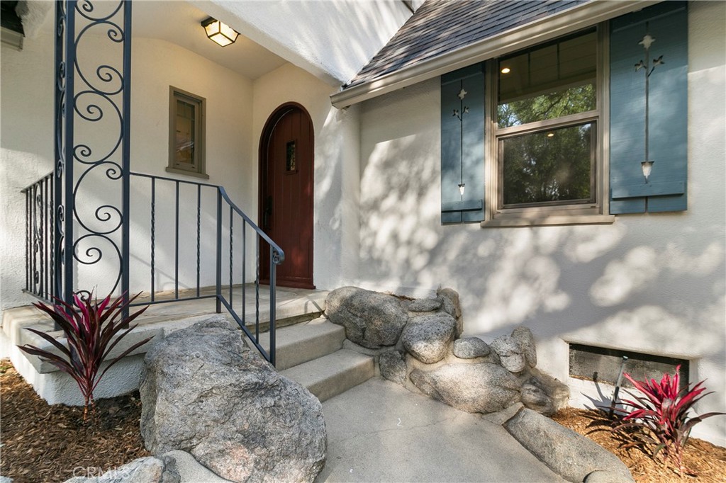 2436 N Altadena Drive