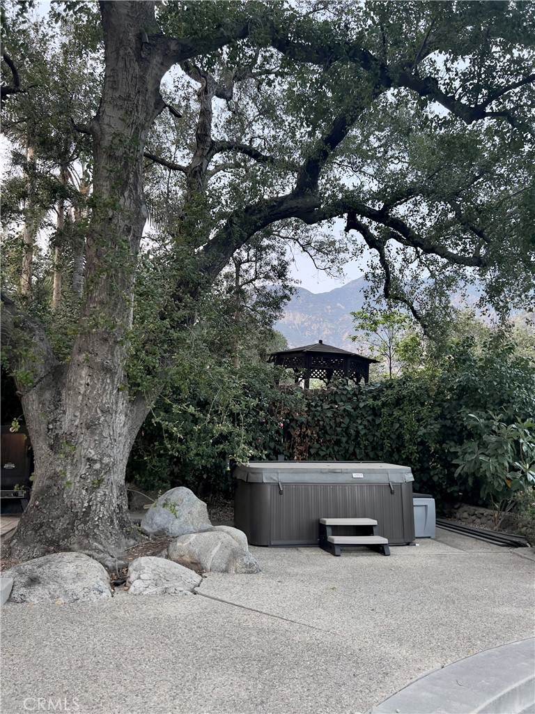 2436 N Altadena Drive