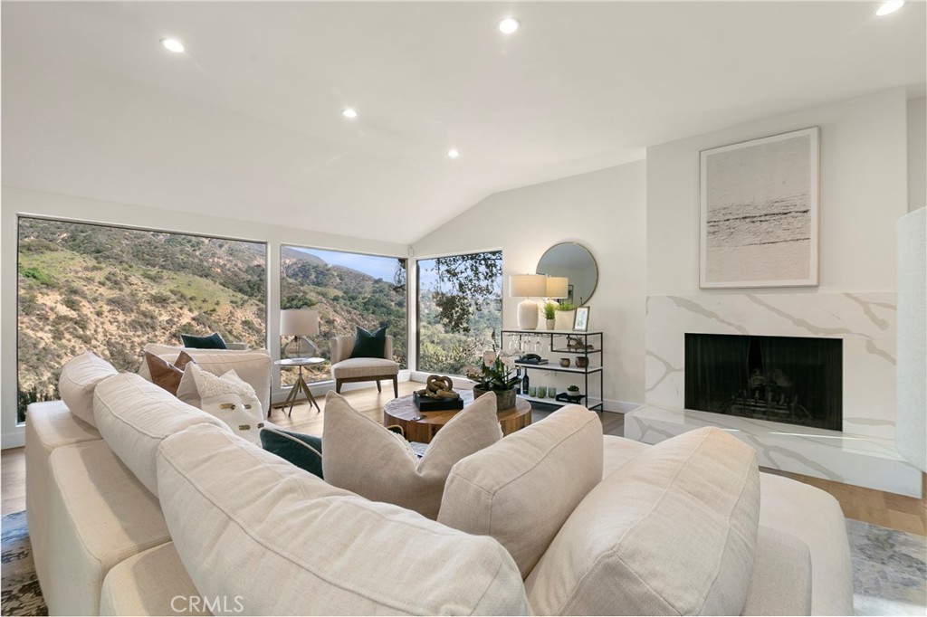 2436 N Altadena Drive