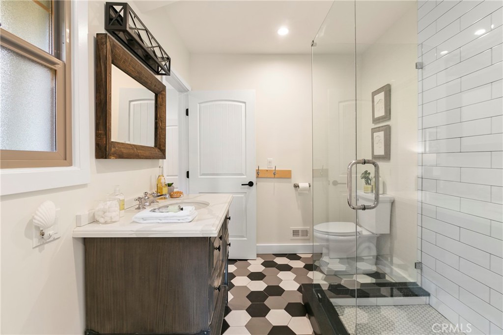 2436 N Altadena Drive