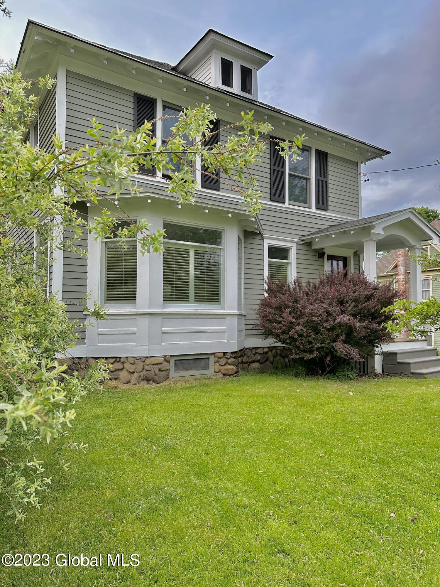 12 Lake Hill Road