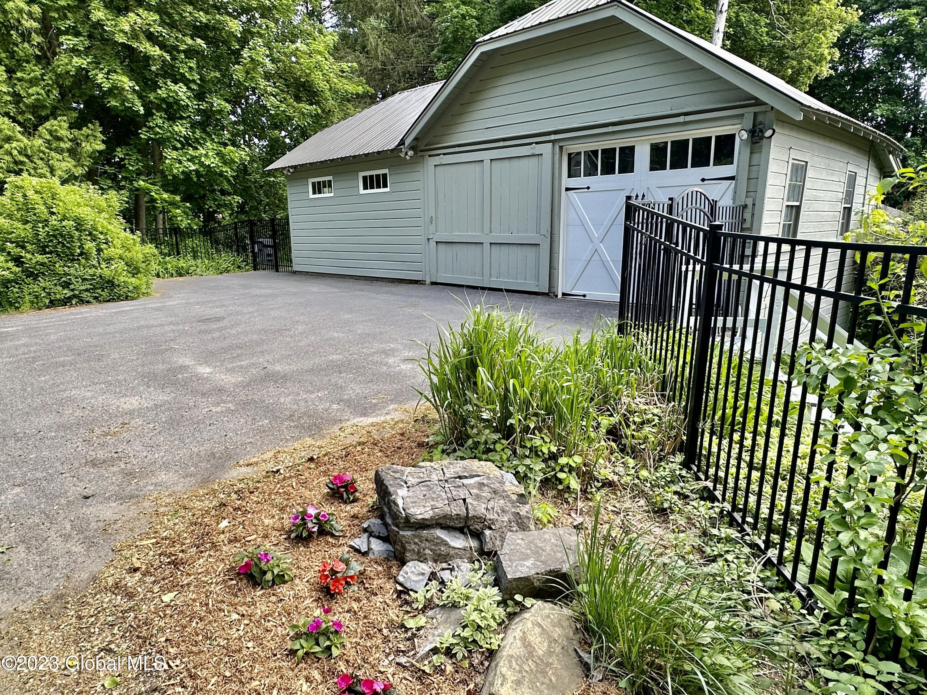 12 Lake Hill Road