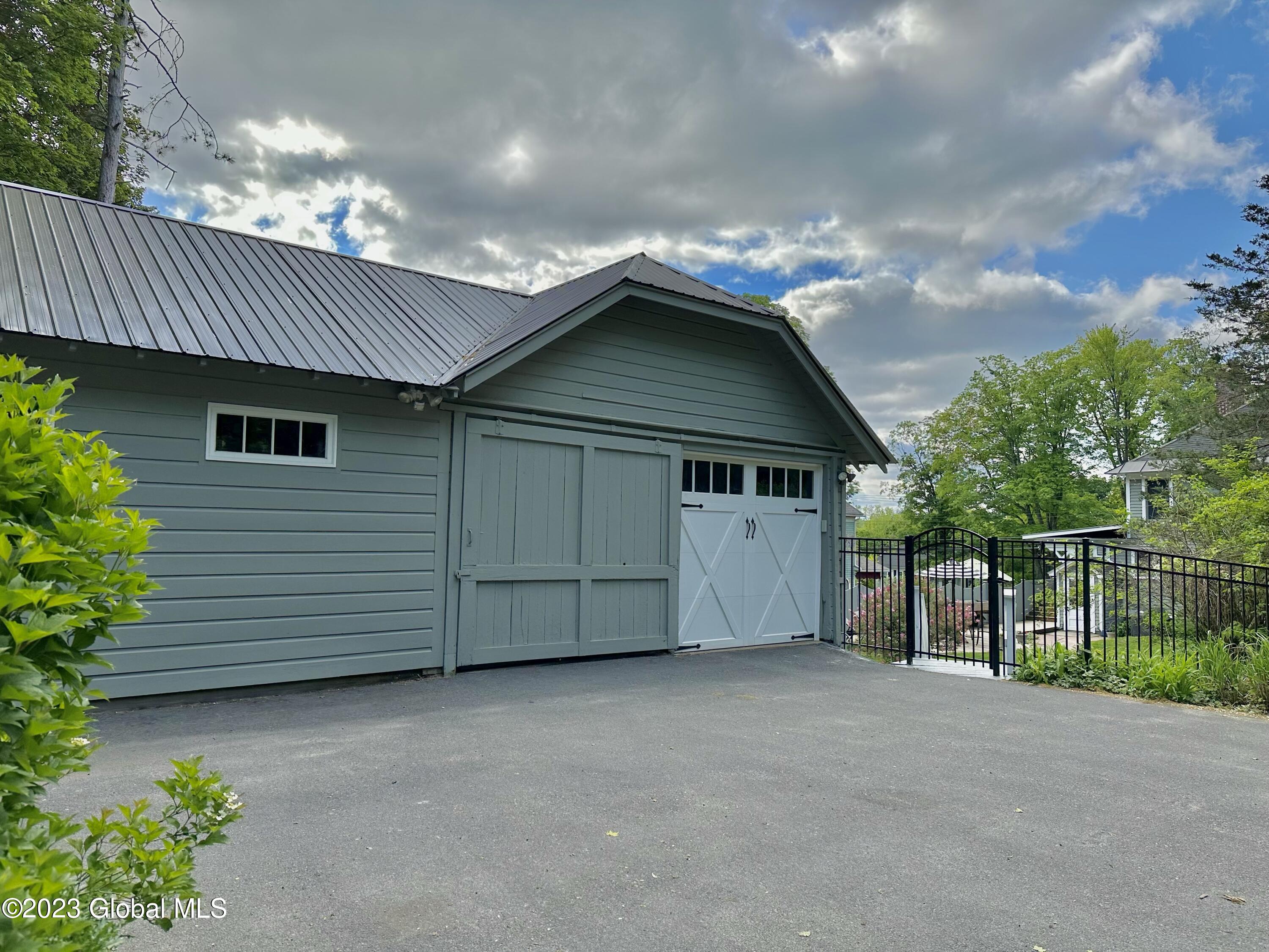 12 Lake Hill Road