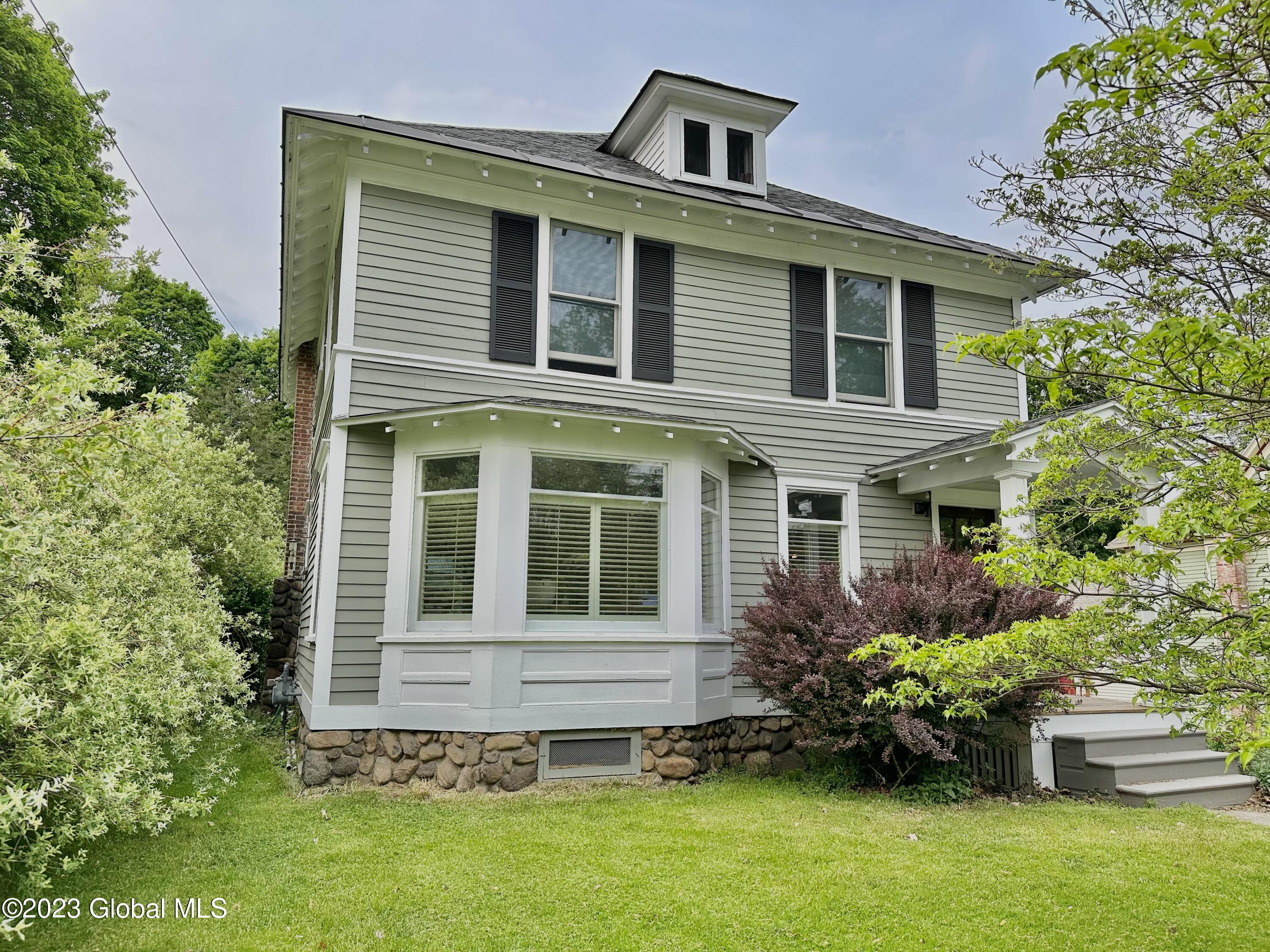 12 Lake Hill Road