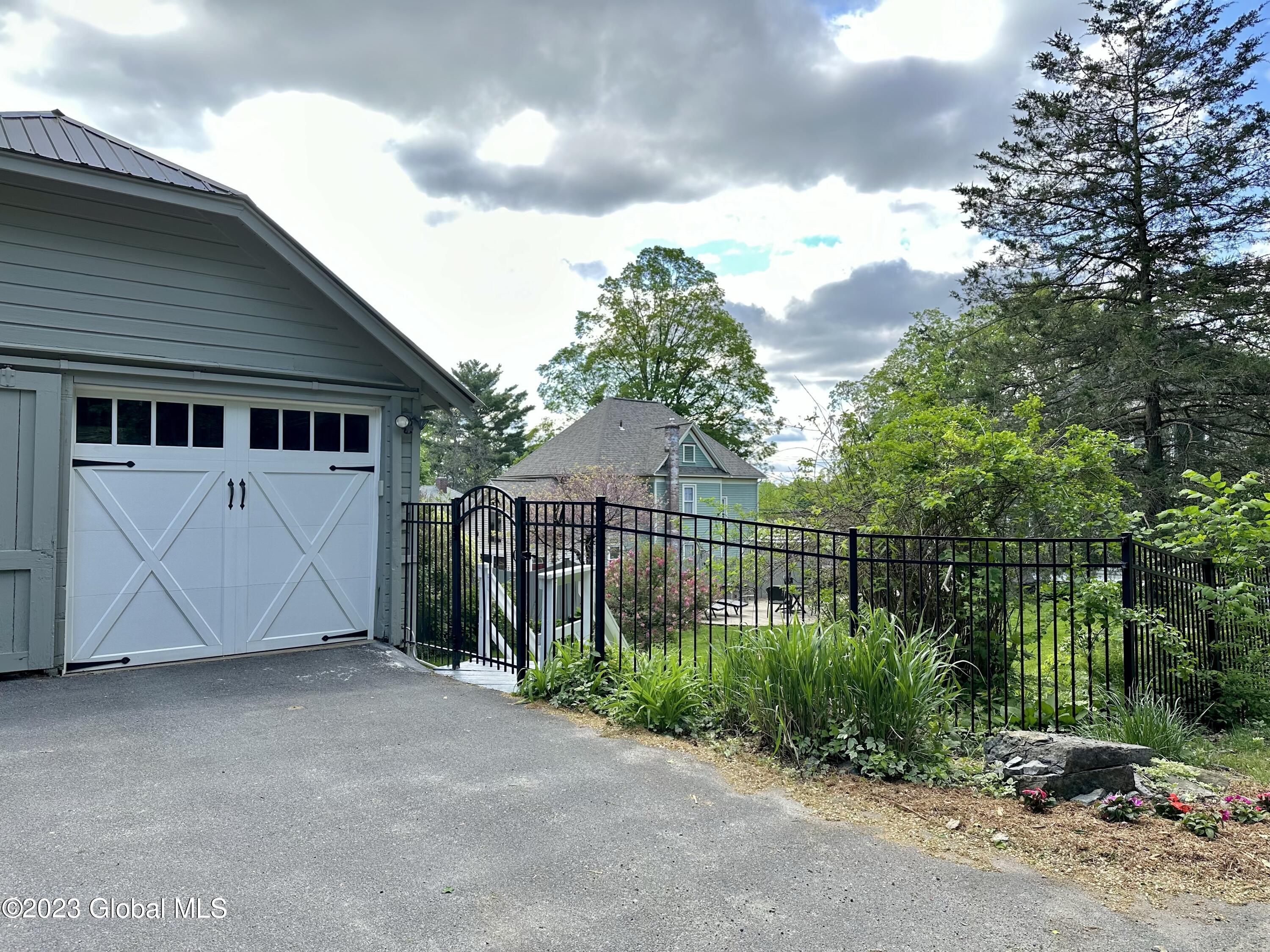 12 Lake Hill Road