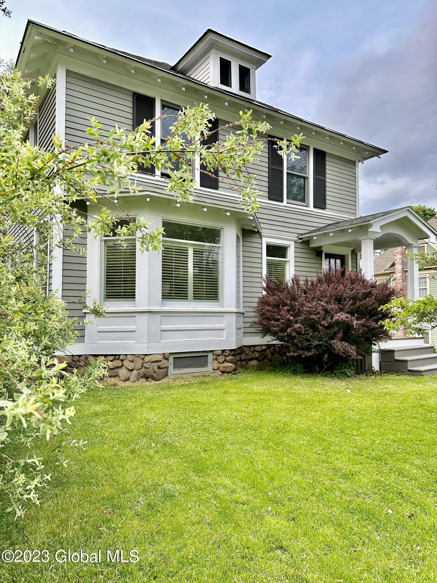 12 Lake Hill Road